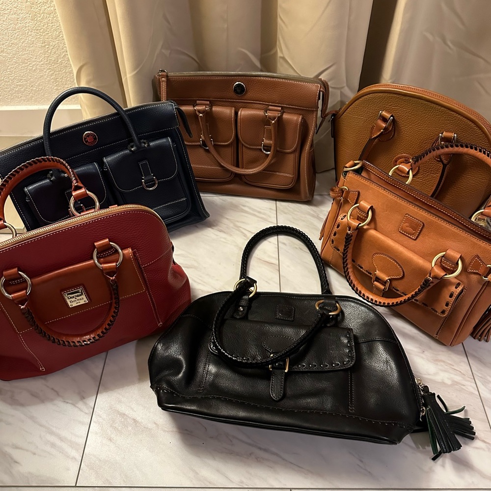 Like new Dooney & Bourke Leather Bag